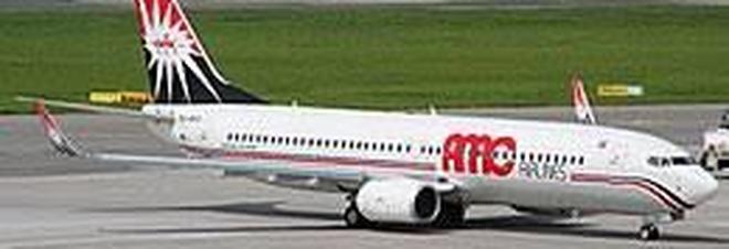 Guasto in volo al ritorno da Sharm, atterraggio d'emergenza per 122 turisti italiani diretti a Napoli