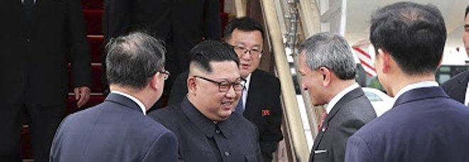 Kim e Donald, vertice a Singapore «Il mondo intero ci guarda» Kim e Donald, vertice a Singapore «Il mondo intero ci guarda»