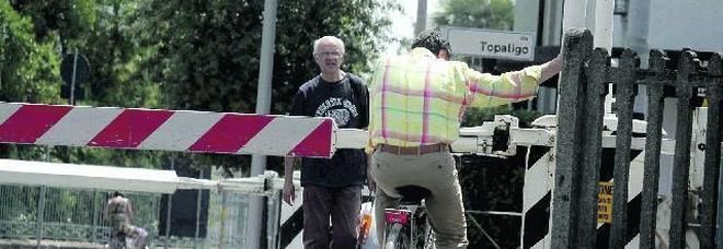 Il passaggio a livello della vergogna: le segnalazioni dei residenti Il passaggio a livello della vergogna: le segnalazioni dei residenti