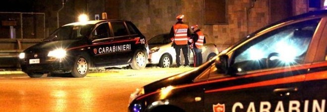 Rissa tra magrebini
per motivi di droga, volano
colpi di mazze e bottiglie