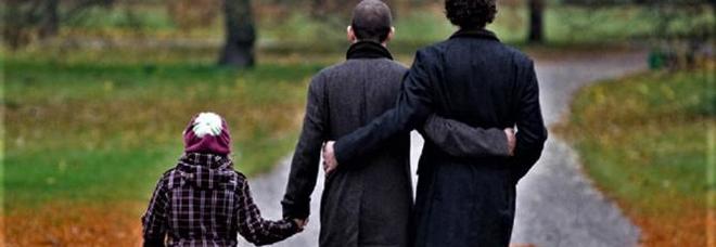 Figlia di due padri registrata all'anagrafe: primo caso a Roma Figlia di due padri registrata all'anagrafe: primo caso a Roma
