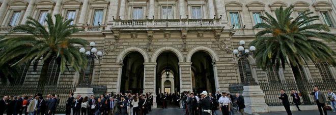 Banche, stretta sui finanziamenti: i prestiti sono già più cari La scheda Banche, stretta sui finanziamenti: i prestiti sono già più cari La scheda