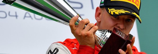 Mick Schumacher, prima vittoria in Formula 2 al Gp d'Ungheria 15 anni dopo il papà Mick Schumacher, prima vittoria in Formula 2 al Gp d'Ungheria 15 anni dopo il papà