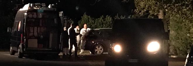Trovato morto nel parcheggio: ha 48 anni e una ferita alla testa Trovato morto nel parcheggio: ha 48 anni e una ferita alla testa