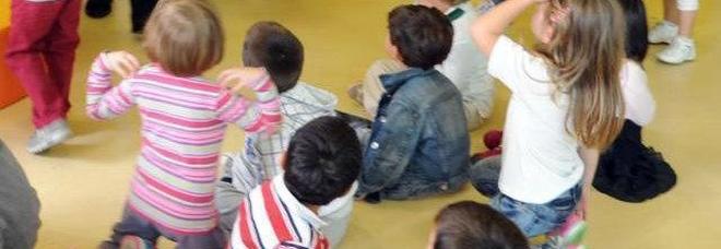 Maltrattamenti in un asilo di Roma: sospese 5 maestre. I bimbi ai genitori: «Sono cattive, ci danno le botte» Maltrattamenti in un asilo di Roma: sospese 5 maestre. I bimbi ai genitori: «Sono cattive, ci danno le botte»