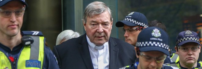 Pedofilia, George Pell condannato a 6 anni. «Abusi umilianti del cardinale su coristi 13enni»