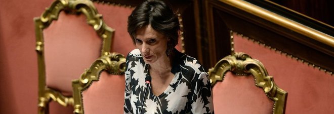 Violenza, Bonetti promette: «Nuovi alloggi per le vittime»