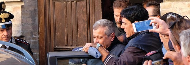 Rapina in villa, il capo è italiano: sarebbe coinvolta anche una donna romena Rapina in villa, il capo è italiano: sarebbe coinvolta anche una donna romena