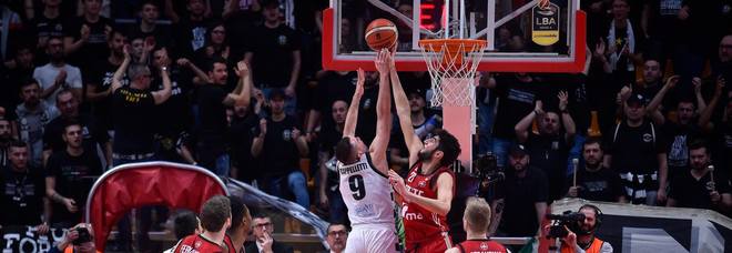 «Zingari, slavi»: tifosi triestini offesi, duemila euro di ammenda per Virtus «Zingari, slavi»: tifosi triestini offesi, duemila euro di ammenda per Virtus