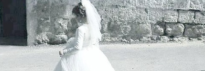 Mamma e sposa a 13 anni, condannato il marito 36enne. I genitori: «Per noi è normale»