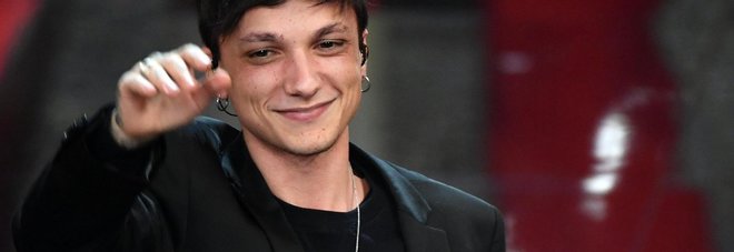 Sanremo2018, Ultimo vince il premio per i giovani. A Mirkoeilcane quello per la Critica