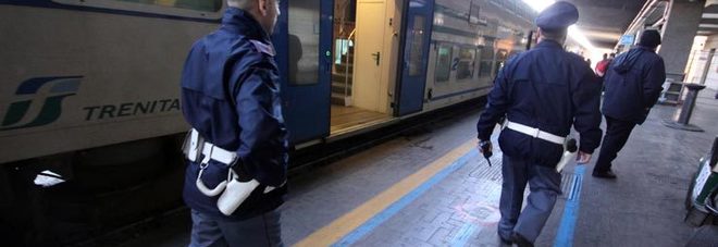 Tragedia sui binari: uomo travolto dal regionale Tragedia sui binari: uomo travolto dal regionale