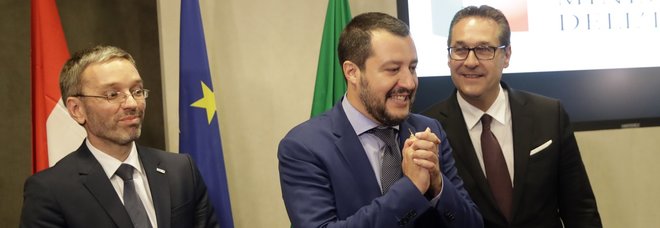Conte a Tusk: «Impensabile che l'Italia si faccia carico di tutti i migranti» Conte a Tusk: «Impensabile che l'Italia si faccia carico di tutti i migranti»