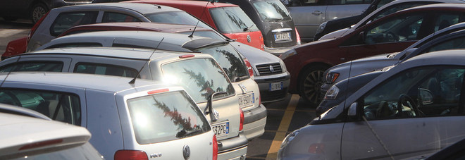 Per parcheggiare bene
bastano 12 neuroni:
lo studio con una auto-robot