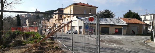 Cantiere per la rotatoria
Automobilisti disorientati
lungo l'anello del centro