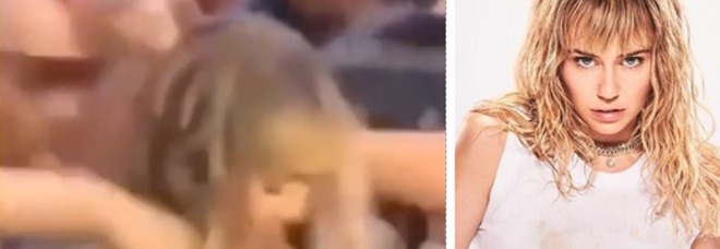 Miley Cyrus baciata con la forza da un fan, il web l'attacca: «Ti vesti da putt...». Lei risponde così