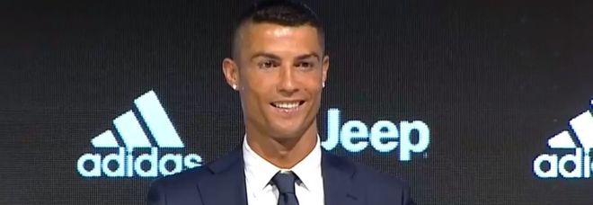 Cristiano Ronaldo: «Sono arrivato in un grande club, è un giorno felice» Diretta Facebook