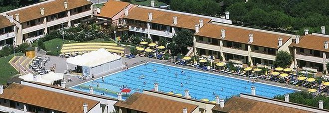 Bimbo di 7 anni rischia di annegare
nella piscina del villaggio: gravissimo