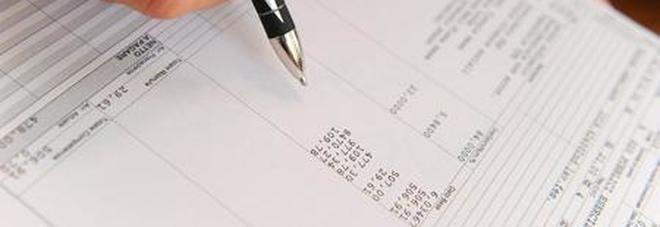 «Trattengo 100 euro dalla tua busta paga o ti licenzio», denunciato direttore servizi alberghieri Evasione per 400mila euro «Trattengo 100 euro dalla tua busta paga o ti licenzio», denunciato direttore servizi alberghieri Evasione per 400mila euro
