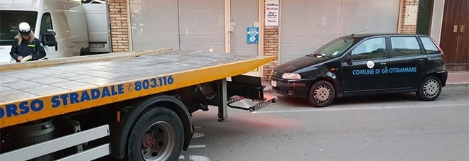 L'auto del Comune
è in divieto: multa
dei vigili e carroattrezzi