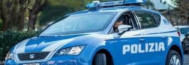 Undici braccianti stipati su una vecchia auto: denunciato il “caporale” Undici braccianti stipati su una vecchia auto: denunciato il “caporale”