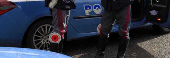 Sequestrati dal boss per un presunto furto di droga: liberati dalla polizia Sequestrati dal boss per un presunto furto di droga: liberati dalla polizia
