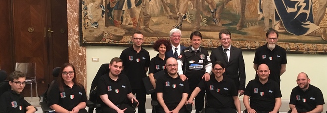 Black Lions portano l'hockey in carrozzina
a Palazzo Chigi e coinvolgono il premier Conte