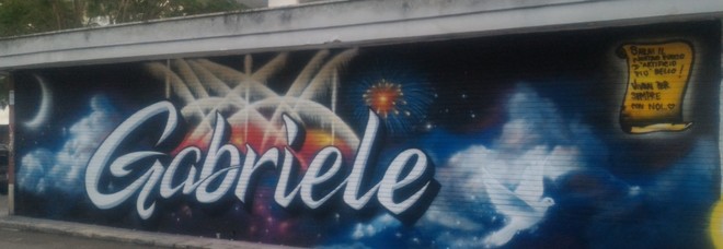 Ucciso a 19 anni nell'esplosione della fabbrica: un murale ricorda Gabriele Ucciso a 19 anni nell'esplosione della fabbrica: un murale ricorda Gabriele