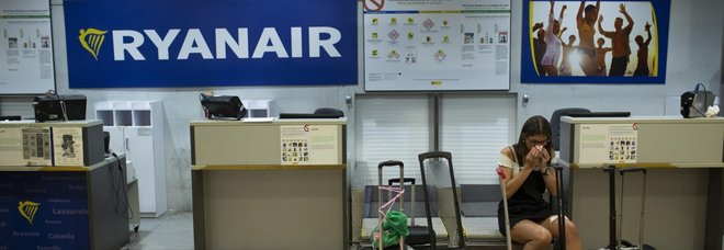 Odissea Ryanair, 24 ore per volare alle Canarie: imbarcati, poi l'incubo Odissea Ryanair, 24 ore per volare alle Canarie: imbarcati, poi l'incubo