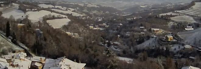 La neve è arrivata:
fiocchi ​sulla costa
ed entroterra imbiancato