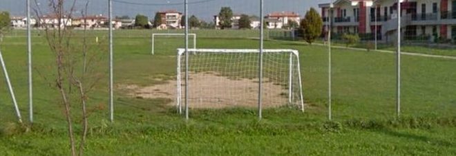 Il campo da calcio dove è avvenuto il dramma Il campo da calcio dove è avvenuto il dramma