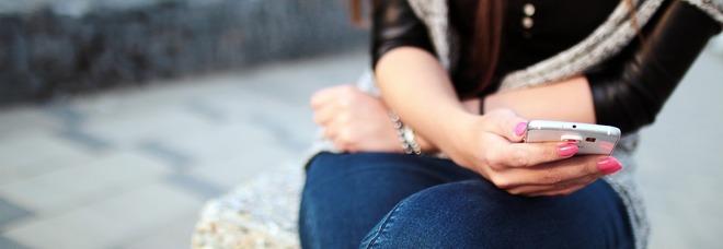 Si impicca a 15 anni, la lite e l'ultimo messaggio al fidanzato: "Mi uccido” Si impicca a 15 anni, la lite e l'ultimo messaggio al fidanzato: "Mi uccido”