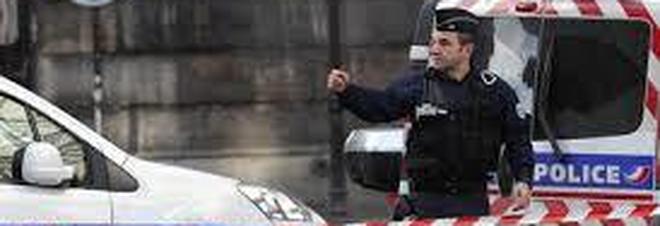 Allerta bomba a Parigi: evacuato il tribunale vicino all'Opera. Poi l'allarme rientra Allerta bomba a Parigi: evacuato il tribunale vicino all'Opera. Poi l'allarme rientra