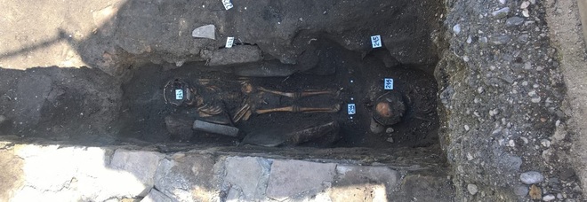 I piccoli scheletri rinvenuti a Grado I piccoli scheletri rinvenuti a Grado