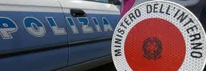 Scappa con l'auto rubata e fugge a piedi, ma si rompe una gamba Scappa con l'auto rubata e fugge a piedi, ma si rompe una gamba
