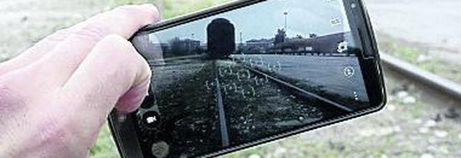 Folgorato per farsi un selfie su un vagone del treno: 20enne ferito Folgorato per farsi un selfie su un vagone del treno: 20enne ferito