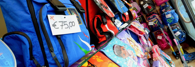 Trolley vietati a scuola e zaini che pesano fino a 12 chili: le possibili soluzioni Trolley vietati a scuola e zaini che pesano fino a 12 chili: le possibili soluzioni