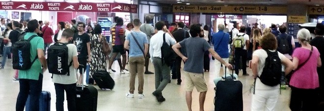 Guasti sull'AV Napoli-Firenze, ritardi sino a 90 minuti. Nel Lazio treno fermo da 4 ore