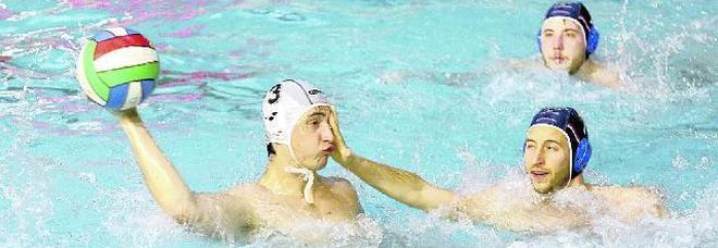 I pallanuotisti si sentono male in piscina: lacrime e vomito I pallanuotisti si sentono male in piscina: lacrime e vomito