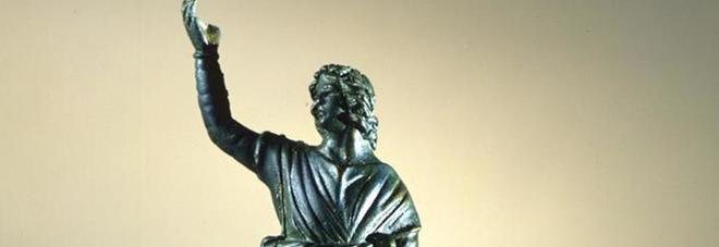statuetta bronzea raffigurante un Lare danzante statuetta bronzea raffigurante un Lare danzante