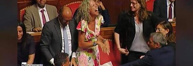 Cirinnà vittima dell'odio web: sepolta dagli insulti sessisti per la sua risata contro Salvini