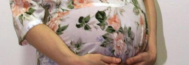 Fa un figlio con la prof, il baby padre in tribunale: «La prima volta con lei avevo 13 anni»