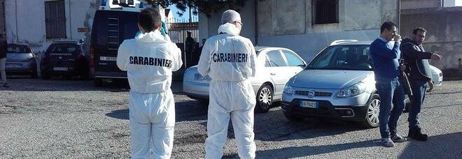 Femminicidio, uccide la moglie con una coltellata in giardino, poi si costituisce
