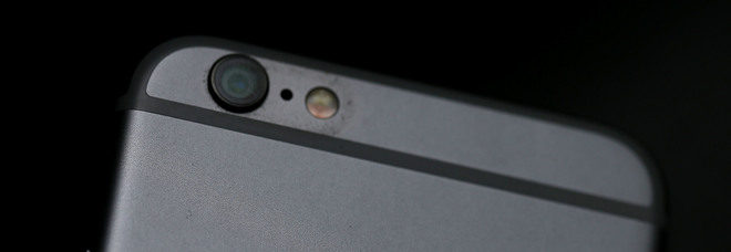 Foro iPhone, ecco
a cosa serve il buco
accanto alla fotocamera