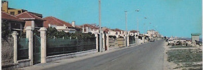 Derubati mentre fanno
il bagno, tornano a casa
scalzi e in costume