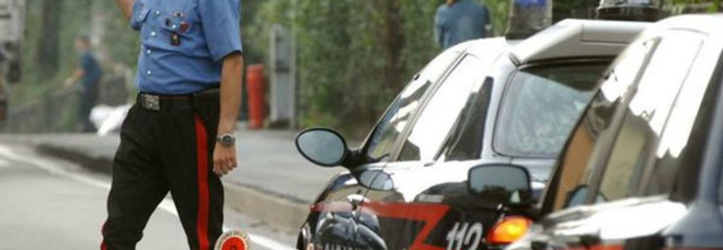 «Attenti c’è un uomo
con la pistola in giro a Sirolo»
Panico sui social