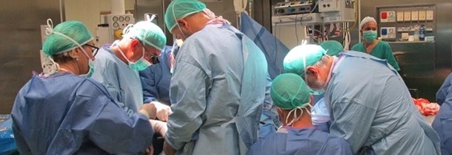 Calvario di una donna dopo l'operazione al seno Calvario di una donna dopo l'operazione al seno