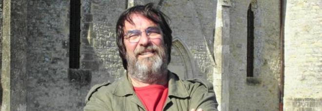 Morto il giornalista Sandro Provvisionato: il conduttore di 'Terra!' aveva 66 anni Morto il giornalista Sandro Provvisionato: il conduttore di 'Terra!' aveva 66 anni