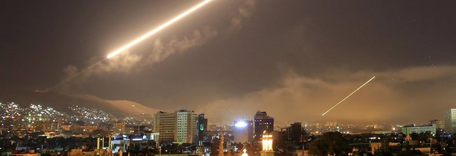 Sira, Usa, Francia e Gran Bretagna attaccano nella notte