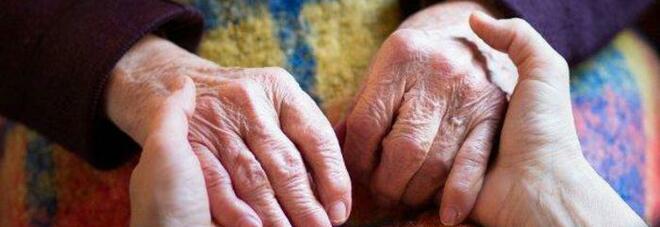 Coronavirus, dopo 3 mesi in rianimazione vede la moglie: paziente migliora e guarisce